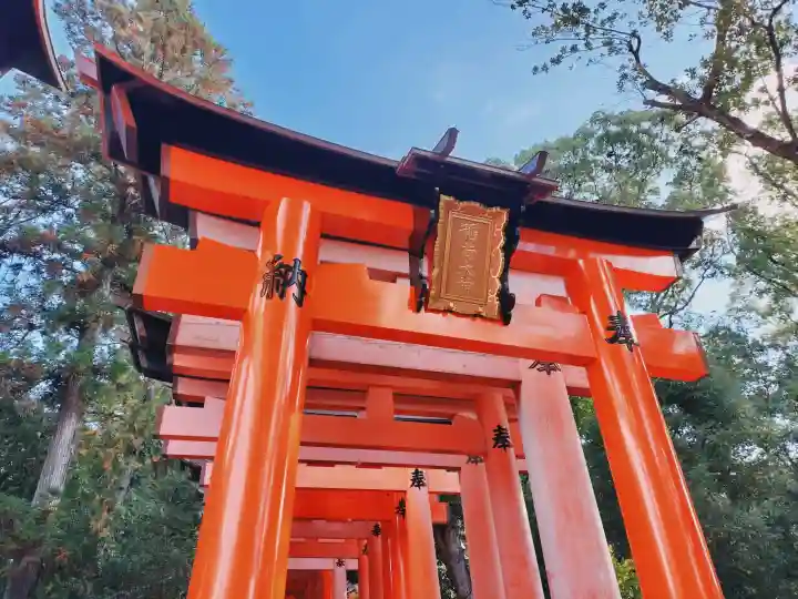 伏見稲荷大社の{uncategorized: "未分類", other: "その他", undefined: "問題あり", building: "その他建物", grave: "お墓", sacred_gate: "鳥居", guardian: "狛犬", statue: "像", buddha: "仏像", history: "歴史", nature: "自然", garden: "庭園", animal: "動物", pagoda: "塔", temizu: "手水舎", mountain_gate: "山門・神門", sanctuary: "本殿・本堂", subordinate: "末社・摂社", art: "芸術", scenery: "景色", jizo: "地蔵", ema: "絵馬", goshuin: "御朱印", omikuji: "おみくじ", items: "授与品その他", amulet: "お守り", goshuincho: "御朱印帳", eats: "食事", festival: "お祭り", votive_dance: "神楽", shichigosan: "七五三参", wedding: "結婚式", experience: "体験その他", initially: "初詣", around: "周辺", anti_infection: "感染症対策"}