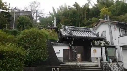 法雲寺の山門