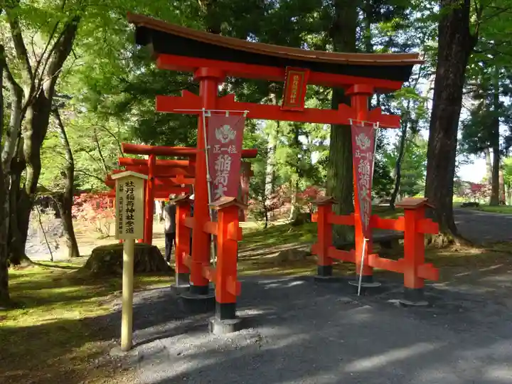 牡丹稲荷神社の鳥居