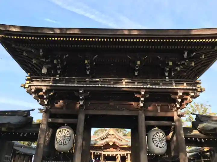 寒川神社の山門・神門