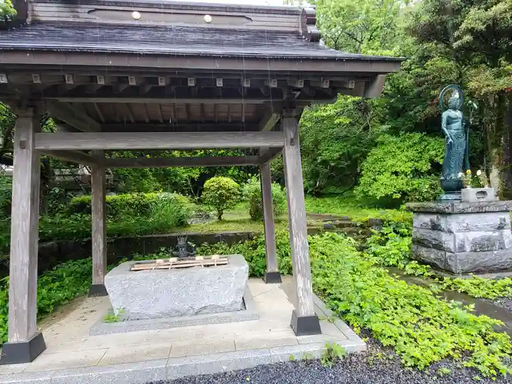 華藏寺(梅澤不動尊) の手水舎