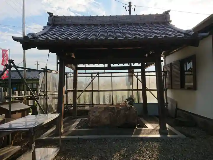 おちょぼ稲荷故里の宮の手水舎