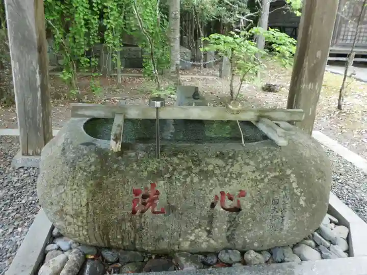 天照御祖神社の手水舎