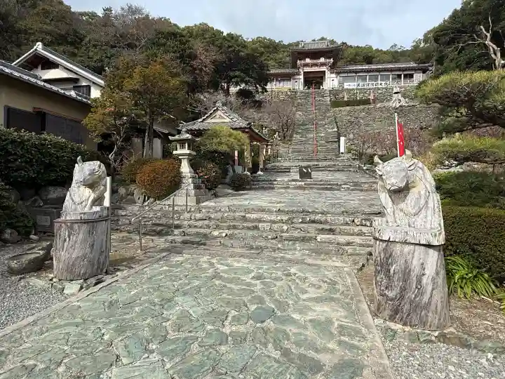 和歌浦天満宮の{uncategorized: "未分類", other: "その他", undefined: "問題あり", building: "その他建物", grave: "お墓", sacred_gate: "鳥居", guardian: "狛犬", statue: "像", buddha: "仏像", history: "歴史", nature: "自然", garden: "庭園", animal: "動物", pagoda: "塔", temizu: "手水舎", mountain_gate: "山門・神門", sanctuary: "本殿・本堂", subordinate: "末社・摂社", art: "芸術", scenery: "景色", jizo: "地蔵", ema: "絵馬", goshuin: "御朱印", omikuji: "おみくじ", items: "授与品その他", amulet: "お守り", goshuincho: "御朱印帳", eats: "食事", festival: "お祭り", votive_dance: "神楽", shichigosan: "七五三参", wedding: "結婚式", experience: "体験その他", initially: "初詣", around: "周辺", anti_infection: "感染症対策"}