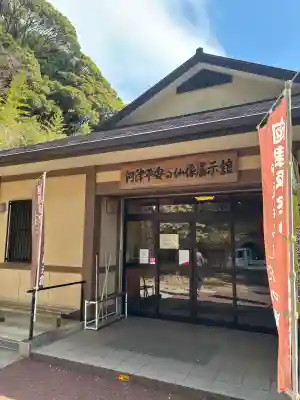 南禅寺の{uncategorized: "未分類", other: "その他", undefined: "問題あり", building: "その他建物", grave: "お墓", sacred_gate: "鳥居", guardian: "狛犬", statue: "像", buddha: "仏像", history: "歴史", nature: "自然", garden: "庭園", animal: "動物", pagoda: "塔", temizu: "手水舎", mountain_gate: "山門・神門", sanctuary: "本殿・本堂", subordinate: "末社・摂社", art: "芸術", scenery: "景色", jizo: "地蔵", ema: "絵馬", goshuin: "御朱印", omikuji: "おみくじ", items: "授与品その他", amulet: "お守り", goshuincho: "御朱印帳", eats: "食事", festival: "お祭り", votive_dance: "神楽", shichigosan: "七五三参", wedding: "結婚式", experience: "体験その他", initially: "初詣", around: "周辺", anti_infection: "感染症対策"}