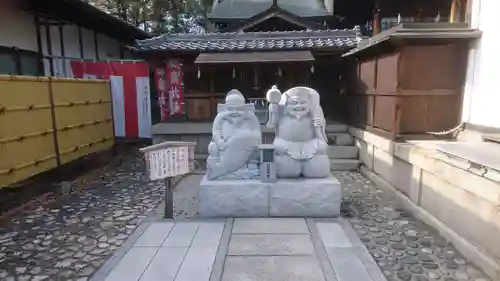 新羅神社の像