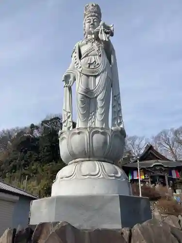 埼玉厄除け開運大師・龍泉寺（切り絵御朱印発祥の寺）の仏像