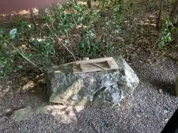 朽羅神社(皇大神宮摂社)の{uncategorized: "未分類", other: "その他", undefined: "問題あり", building: "その他建物", grave: "お墓", sacred_gate: "鳥居", guardian: "狛犬", statue: "像", buddha: "仏像", history: "歴史", nature: "自然", garden: "庭園", animal: "動物", pagoda: "塔", temizu: "手水舎", mountain_gate: "山門・神門", sanctuary: "本殿・本堂", subordinate: "末社・摂社", art: "芸術", scenery: "景色", jizo: "地蔵", ema: "絵馬", goshuin: "御朱印", omikuji: "おみくじ", items: "授与品その他", amulet: "お守り", goshuincho: "御朱印帳", eats: "食事", festival: "お祭り", votive_dance: "神楽", shichigosan: "七五三参", wedding: "結婚式", experience: "体験その他", initially: "初詣", around: "周辺", anti_infection: "感染症対策"}