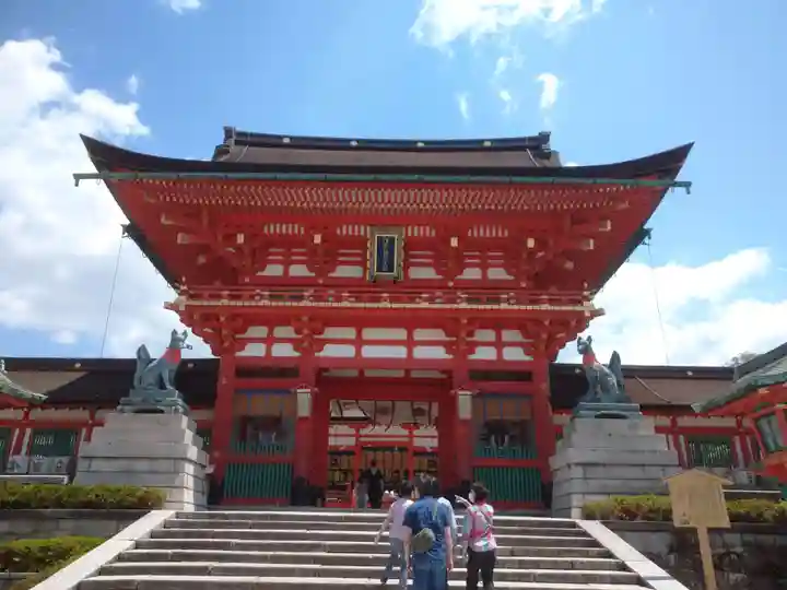伏見稲荷大社の山門・神門