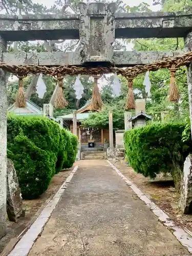 寄八幡神社の建物その他