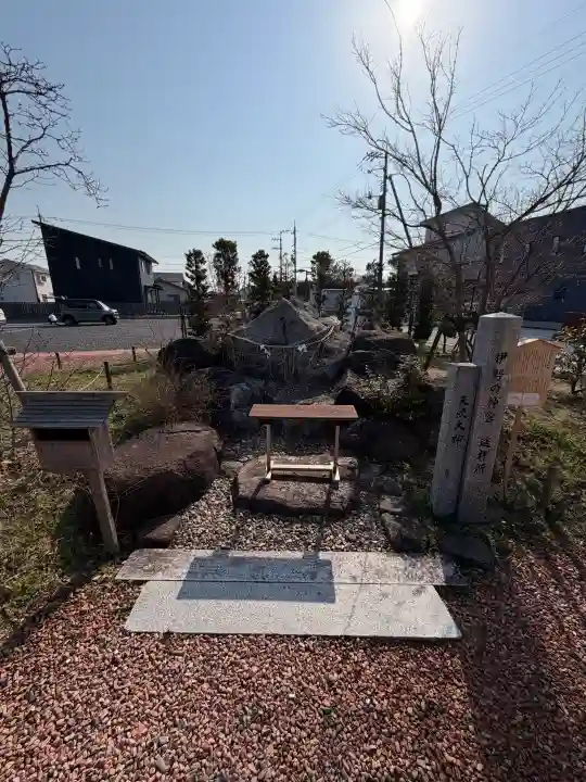 万九千社の{uncategorized: "未分類", other: "その他", undefined: "問題あり", building: "その他建物", grave: "お墓", sacred_gate: "鳥居", guardian: "狛犬", statue: "像", buddha: "仏像", history: "歴史", nature: "自然", garden: "庭園", animal: "動物", pagoda: "塔", temizu: "手水舎", mountain_gate: "山門・神門", sanctuary: "本殿・本堂", subordinate: "末社・摂社", art: "芸術", scenery: "景色", jizo: "地蔵", ema: "絵馬", goshuin: "御朱印", omikuji: "おみくじ", items: "授与品その他", amulet: "お守り", goshuincho: "御朱印帳", eats: "食事", festival: "お祭り", votive_dance: "神楽", shichigosan: "七五三参", wedding: "結婚式", experience: "体験その他", initially: "初詣", around: "周辺", anti_infection: "感染症対策"}