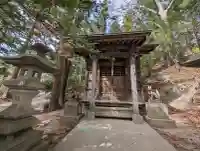 安達太良神社の{uncategorized: "未分類", other: "その他", undefined: "問題あり", building: "その他建物", grave: "お墓", sacred_gate: "鳥居", guardian: "狛犬", statue: "像", buddha: "仏像", history: "歴史", nature: "自然", garden: "庭園", animal: "動物", pagoda: "塔", temizu: "手水舎", mountain_gate: "山門・神門", sanctuary: "本殿・本堂", subordinate: "末社・摂社", art: "芸術", scenery: "景色", jizo: "地蔵", ema: "絵馬", goshuin: "御朱印", omikuji: "おみくじ", items: "授与品その他", amulet: "お守り", goshuincho: "御朱印帳", eats: "食事", festival: "お祭り", votive_dance: "神楽", shichigosan: "七五三参", wedding: "結婚式", experience: "体験その他", initially: "初詣", around: "周辺", anti_infection: "感染症対策"}