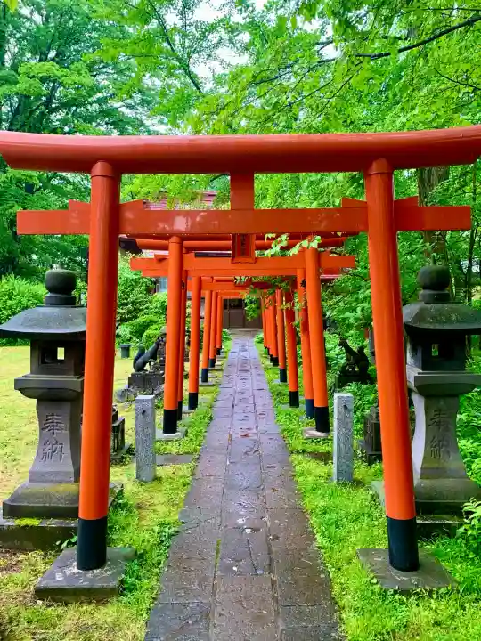 与次郎稲荷神社(秋田県)