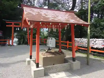 櫟谷宗像神社(松尾大社摂社)の手水舎