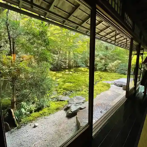 光明寺瑠璃光院の庭園