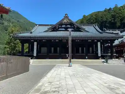 久遠寺の本殿・本堂
