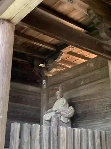 宇迦神社の像