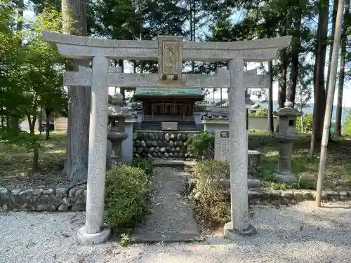 春日神社の{uncategorized: "未分類", other: "その他", undefined: "問題あり", building: "その他建物", grave: "お墓", sacred_gate: "鳥居", guardian: "狛犬", statue: "像", buddha: "仏像", history: "歴史", nature: "自然", garden: "庭園", animal: "動物", pagoda: "塔", temizu: "手水舎", mountain_gate: "山門・神門", sanctuary: "本殿・本堂", subordinate: "末社・摂社", art: "芸術", scenery: "景色", jizo: "地蔵", ema: "絵馬", goshuin: "御朱印", omikuji: "おみくじ", items: "授与品その他", amulet: "お守り", goshuincho: "御朱印帳", eats: "食事", festival: "お祭り", votive_dance: "神楽", shichigosan: "七五三参", wedding: "結婚式", experience: "体験その他", initially: "初詣", around: "周辺", anti_infection: "感染症対策"}