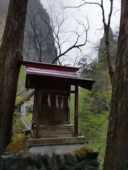 一石山神社の末社・摂社