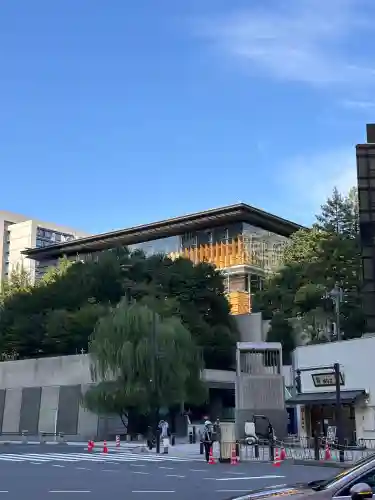 日枝神社の{uncategorized: "未分類", other: "その他", undefined: "問題あり", building: "その他建物", grave: "お墓", sacred_gate: "鳥居", guardian: "狛犬", statue: "像", buddha: "仏像", history: "歴史", nature: "自然", garden: "庭園", animal: "動物", pagoda: "塔", temizu: "手水舎", mountain_gate: "山門・神門", sanctuary: "本殿・本堂", subordinate: "末社・摂社", art: "芸術", scenery: "景色", jizo: "地蔵", ema: "絵馬", goshuin: "御朱印", omikuji: "おみくじ", items: "授与品その他", amulet: "お守り", goshuincho: "御朱印帳", eats: "食事", festival: "お祭り", votive_dance: "神楽", shichigosan: "七五三参", wedding: "結婚式", experience: "体験その他", initially: "初詣", around: "周辺", anti_infection: "感染症対策"}