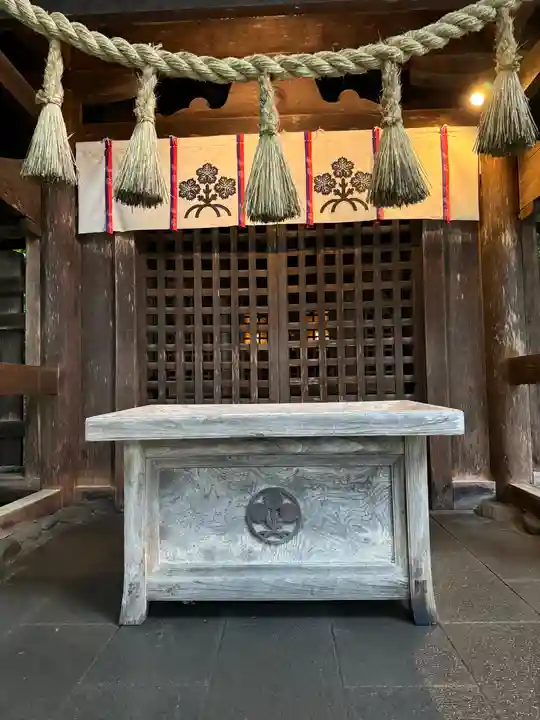 諏訪大社上社前宮の本殿・本堂