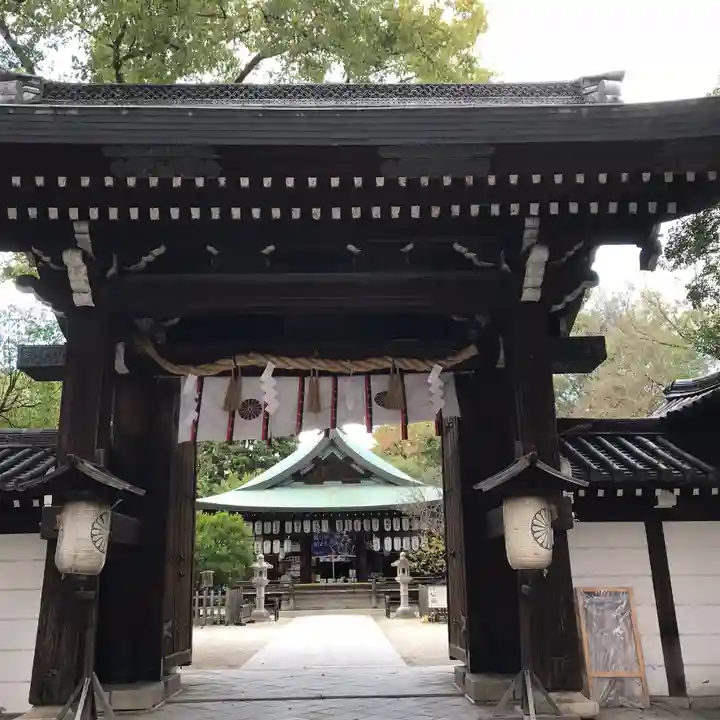 白峯神宮の山門・神門