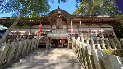 敢國神社の本殿・本堂