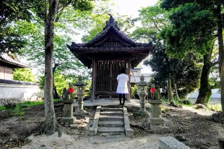 藤野稲荷神社の{uncategorized: "未分類", other: "その他", undefined: "問題あり", building: "その他建物", grave: "お墓", sacred_gate: "鳥居", guardian: "狛犬", statue: "像", buddha: "仏像", history: "歴史", nature: "自然", garden: "庭園", animal: "動物", pagoda: "塔", temizu: "手水舎", mountain_gate: "山門・神門", sanctuary: "本殿・本堂", subordinate: "末社・摂社", art: "芸術", scenery: "景色", jizo: "地蔵", ema: "絵馬", goshuin: "御朱印", omikuji: "おみくじ", items: "授与品その他", amulet: "お守り", goshuincho: "御朱印帳", eats: "食事", festival: "お祭り", votive_dance: "神楽", shichigosan: "七五三参", wedding: "結婚式", experience: "体験その他", initially: "初詣", around: "周辺", anti_infection: "感染症対策"}