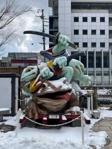 四柱神社の{uncategorized: "未分類", other: "その他", undefined: "問題あり", building: "その他建物", grave: "お墓", sacred_gate: "鳥居", guardian: "狛犬", statue: "像", buddha: "仏像", history: "歴史", nature: "自然", garden: "庭園", animal: "動物", pagoda: "塔", temizu: "手水舎", mountain_gate: "山門・神門", sanctuary: "本殿・本堂", subordinate: "末社・摂社", art: "芸術", scenery: "景色", jizo: "地蔵", ema: "絵馬", goshuin: "御朱印", omikuji: "おみくじ", items: "授与品その他", amulet: "お守り", goshuincho: "御朱印帳", eats: "食事", festival: "お祭り", votive_dance: "神楽", shichigosan: "七五三参", wedding: "結婚式", experience: "体験その他", initially: "初詣", around: "周辺", anti_infection: "感染症対策"}