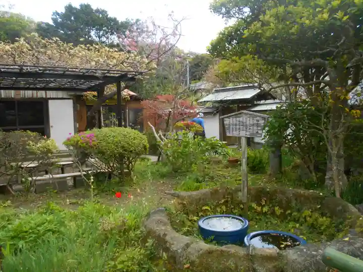 極楽寺(霊鷲山感應院極楽律寺)の周辺