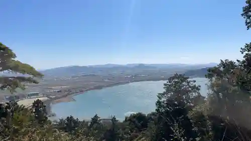太郎坊大権現社の{uncategorized: "未分類", other: "その他", undefined: "問題あり", building: "その他建物", grave: "お墓", sacred_gate: "鳥居", guardian: "狛犬", statue: "像", buddha: "仏像", history: "歴史", nature: "自然", garden: "庭園", animal: "動物", pagoda: "塔", temizu: "手水舎", mountain_gate: "山門・神門", sanctuary: "本殿・本堂", subordinate: "末社・摂社", art: "芸術", scenery: "景色", jizo: "地蔵", ema: "絵馬", goshuin: "御朱印", omikuji: "おみくじ", items: "授与品その他", amulet: "お守り", goshuincho: "御朱印帳", eats: "食事", festival: "お祭り", votive_dance: "神楽", shichigosan: "七五三参", wedding: "結婚式", experience: "体験その他", initially: "初詣", around: "周辺", anti_infection: "感染症対策"}