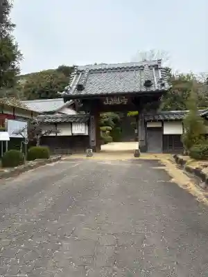 華蔵寺の{uncategorized: "未分類", other: "その他", undefined: "問題あり", building: "その他建物", grave: "お墓", sacred_gate: "鳥居", guardian: "狛犬", statue: "像", buddha: "仏像", history: "歴史", nature: "自然", garden: "庭園", animal: "動物", pagoda: "塔", temizu: "手水舎", mountain_gate: "山門・神門", sanctuary: "本殿・本堂", subordinate: "末社・摂社", art: "芸術", scenery: "景色", jizo: "地蔵", ema: "絵馬", goshuin: "御朱印", omikuji: "おみくじ", items: "授与品その他", amulet: "お守り", goshuincho: "御朱印帳", eats: "食事", festival: "お祭り", votive_dance: "神楽", shichigosan: "七五三参", wedding: "結婚式", experience: "体験その他", initially: "初詣", around: "周辺", anti_infection: "感染症対策"}