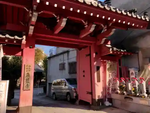 魚籃寺の山門