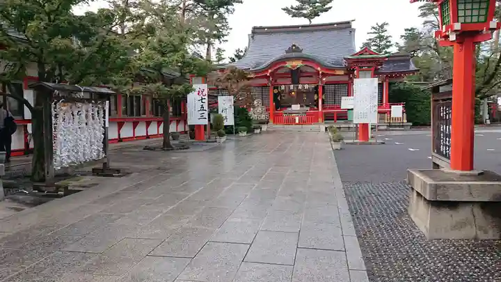 東伏見稲荷神社の本殿・本堂