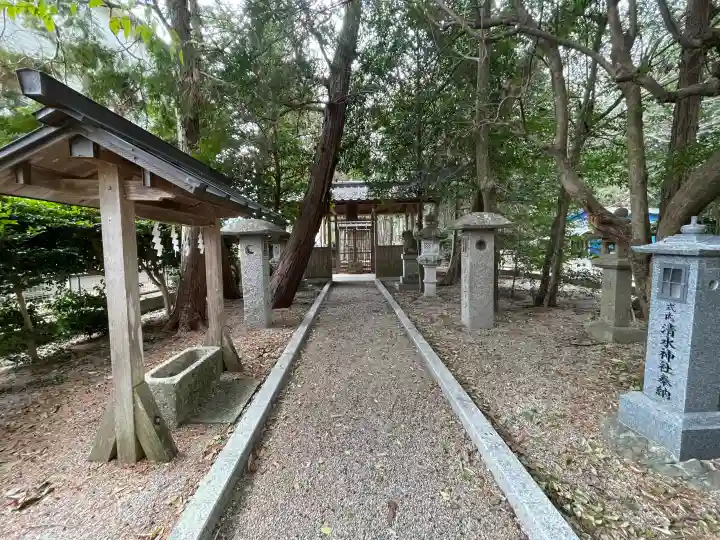 清水神社の{uncategorized: "未分類", other: "その他", undefined: "問題あり", building: "その他建物", grave: "お墓", sacred_gate: "鳥居", guardian: "狛犬", statue: "像", buddha: "仏像", history: "歴史", nature: "自然", garden: "庭園", animal: "動物", pagoda: "塔", temizu: "手水舎", mountain_gate: "山門・神門", sanctuary: "本殿・本堂", subordinate: "末社・摂社", art: "芸術", scenery: "景色", jizo: "地蔵", ema: "絵馬", goshuin: "御朱印", omikuji: "おみくじ", items: "授与品その他", amulet: "お守り", goshuincho: "御朱印帳", eats: "食事", festival: "お祭り", votive_dance: "神楽", shichigosan: "七五三参", wedding: "結婚式", experience: "体験その他", initially: "初詣", around: "周辺", anti_infection: "感染症対策"}