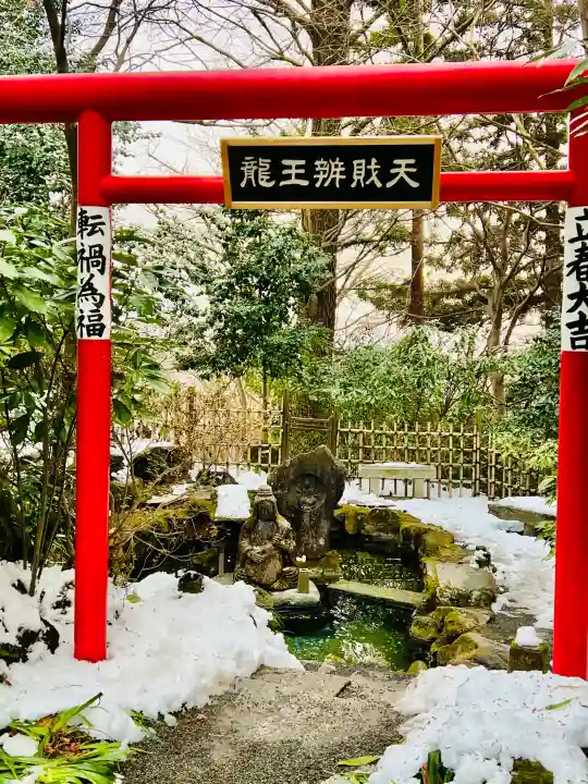 水澤寺(水澤観世音)の{uncategorized: "未分類", other: "その他", undefined: "問題あり", building: "その他建物", grave: "お墓", sacred_gate: "鳥居", guardian: "狛犬", statue: "像", buddha: "仏像", history: "歴史", nature: "自然", garden: "庭園", animal: "動物", pagoda: "塔", temizu: "手水舎", mountain_gate: "山門・神門", sanctuary: "本殿・本堂", subordinate: "末社・摂社", art: "芸術", scenery: "景色", jizo: "地蔵", ema: "絵馬", goshuin: "御朱印", omikuji: "おみくじ", items: "授与品その他", amulet: "お守り", goshuincho: "御朱印帳", eats: "食事", festival: "お祭り", votive_dance: "神楽", shichigosan: "七五三参", wedding: "結婚式", experience: "体験その他", initially: "初詣", around: "周辺", anti_infection: "感染症対策"}
