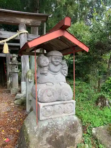 箒根神社高清水遥拝殿の像