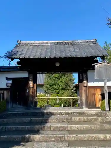 東林院の山門