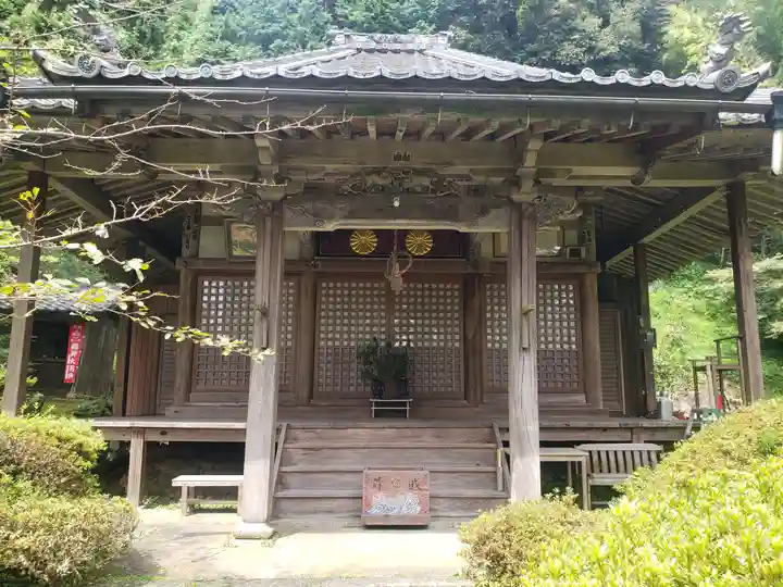 園養寺の本殿・本堂