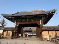 本願寺(西本願寺)の{uncategorized: "未分類", other: "その他", undefined: "問題あり", building: "その他建物", grave: "お墓", sacred_gate: "鳥居", guardian: "狛犬", statue: "像", buddha: "仏像", history: "歴史", nature: "自然", garden: "庭園", animal: "動物", pagoda: "塔", temizu: "手水舎", mountain_gate: "山門・神門", sanctuary: "本殿・本堂", subordinate: "末社・摂社", art: "芸術", scenery: "景色", jizo: "地蔵", ema: "絵馬", goshuin: "御朱印", omikuji: "おみくじ", items: "授与品その他", amulet: "お守り", goshuincho: "御朱印帳", eats: "食事", festival: "お祭り", votive_dance: "神楽", shichigosan: "七五三参", wedding: "結婚式", experience: "体験その他", initially: "初詣", around: "周辺", anti_infection: "感染症対策"}