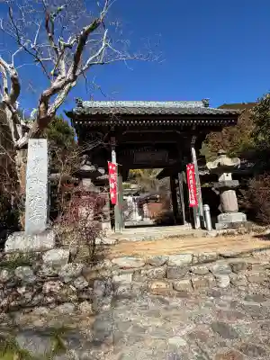興徳寺の{uncategorized: "未分類", other: "その他", undefined: "問題あり", building: "その他建物", grave: "お墓", sacred_gate: "鳥居", guardian: "狛犬", statue: "像", buddha: "仏像", history: "歴史", nature: "自然", garden: "庭園", animal: "動物", pagoda: "塔", temizu: "手水舎", mountain_gate: "山門・神門", sanctuary: "本殿・本堂", subordinate: "末社・摂社", art: "芸術", scenery: "景色", jizo: "地蔵", ema: "絵馬", goshuin: "御朱印", omikuji: "おみくじ", items: "授与品その他", amulet: "お守り", goshuincho: "御朱印帳", eats: "食事", festival: "お祭り", votive_dance: "神楽", shichigosan: "七五三参", wedding: "結婚式", experience: "体験その他", initially: "初詣", around: "周辺", anti_infection: "感染症対策"}