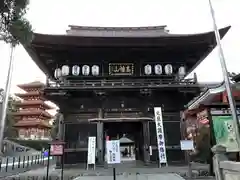 高幡不動尊　金剛寺の山門