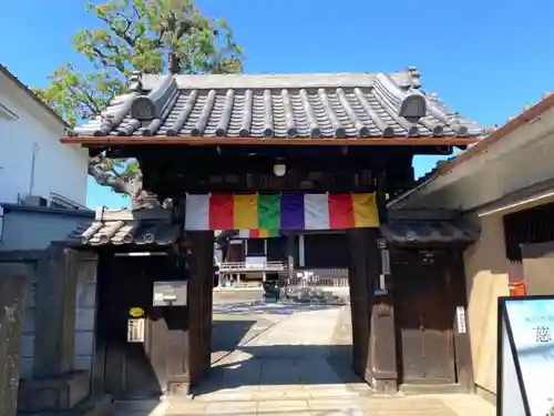 観音寺の山門