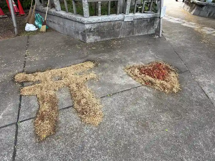 海南神社の{uncategorized: "未分類", other: "その他", undefined: "問題あり", building: "その他建物", grave: "お墓", sacred_gate: "鳥居", guardian: "狛犬", statue: "像", buddha: "仏像", history: "歴史", nature: "自然", garden: "庭園", animal: "動物", pagoda: "塔", temizu: "手水舎", mountain_gate: "山門・神門", sanctuary: "本殿・本堂", subordinate: "末社・摂社", art: "芸術", scenery: "景色", jizo: "地蔵", ema: "絵馬", goshuin: "御朱印", omikuji: "おみくじ", items: "授与品その他", amulet: "お守り", goshuincho: "御朱印帳", eats: "食事", festival: "お祭り", votive_dance: "神楽", shichigosan: "七五三参", wedding: "結婚式", experience: "体験その他", initially: "初詣", around: "周辺", anti_infection: "感染症対策"}
