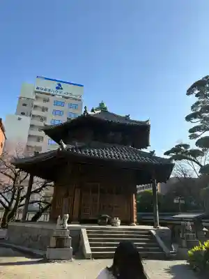 東長寺の{uncategorized: "未分類", other: "その他", undefined: "問題あり", building: "その他建物", grave: "お墓", sacred_gate: "鳥居", guardian: "狛犬", statue: "像", buddha: "仏像", history: "歴史", nature: "自然", garden: "庭園", animal: "動物", pagoda: "塔", temizu: "手水舎", mountain_gate: "山門・神門", sanctuary: "本殿・本堂", subordinate: "末社・摂社", art: "芸術", scenery: "景色", jizo: "地蔵", ema: "絵馬", goshuin: "御朱印", omikuji: "おみくじ", items: "授与品その他", amulet: "お守り", goshuincho: "御朱印帳", eats: "食事", festival: "お祭り", votive_dance: "神楽", shichigosan: "七五三参", wedding: "結婚式", experience: "体験その他", initially: "初詣", around: "周辺", anti_infection: "感染症対策"}