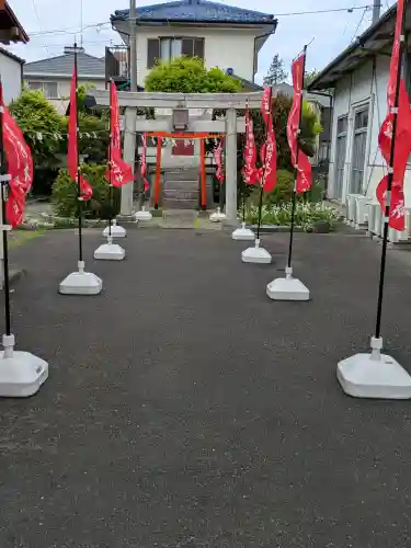 御殿稲荷神社の{uncategorized: "未分類", other: "その他", undefined: "問題あり", building: "その他建物", grave: "お墓", sacred_gate: "鳥居", guardian: "狛犬", statue: "像", buddha: "仏像", history: "歴史", nature: "自然", garden: "庭園", animal: "動物", pagoda: "塔", temizu: "手水舎", mountain_gate: "山門・神門", sanctuary: "本殿・本堂", subordinate: "末社・摂社", art: "芸術", scenery: "景色", jizo: "地蔵", ema: "絵馬", goshuin: "御朱印", omikuji: "おみくじ", items: "授与品その他", amulet: "お守り", goshuincho: "御朱印帳", eats: "食事", festival: "お祭り", votive_dance: "神楽", shichigosan: "七五三参", wedding: "結婚式", experience: "体験その他", initially: "初詣", around: "周辺", anti_infection: "感染症対策"}
