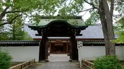  智積院の{uncategorized: "未分類", other: "その他", undefined: "問題あり", building: "その他建物", grave: "お墓", sacred_gate: "鳥居", guardian: "狛犬", statue: "像", buddha: "仏像", history: "歴史", nature: "自然", garden: "庭園", animal: "動物", pagoda: "塔", temizu: "手水舎", mountain_gate: "山門・神門", sanctuary: "本殿・本堂", subordinate: "末社・摂社", art: "芸術", scenery: "景色", jizo: "地蔵", ema: "絵馬", goshuin: "御朱印", omikuji: "おみくじ", items: "授与品その他", amulet: "お守り", goshuincho: "御朱印帳", eats: "食事", festival: "お祭り", votive_dance: "神楽", shichigosan: "七五三参", wedding: "結婚式", experience: "体験その他", initially: "初詣", around: "周辺", anti_infection: "感染症対策"}