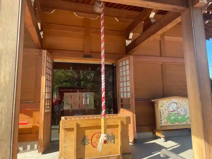 於菊稲荷神社の{uncategorized: "未分類", other: "その他", undefined: "問題あり", building: "その他建物", grave: "お墓", sacred_gate: "鳥居", guardian: "狛犬", statue: "像", buddha: "仏像", history: "歴史", nature: "自然", garden: "庭園", animal: "動物", pagoda: "塔", temizu: "手水舎", mountain_gate: "山門・神門", sanctuary: "本殿・本堂", subordinate: "末社・摂社", art: "芸術", scenery: "景色", jizo: "地蔵", ema: "絵馬", goshuin: "御朱印", omikuji: "おみくじ", items: "授与品その他", amulet: "お守り", goshuincho: "御朱印帳", eats: "食事", festival: "お祭り", votive_dance: "神楽", shichigosan: "七五三参", wedding: "結婚式", experience: "体験その他", initially: "初詣", around: "周辺", anti_infection: "感染症対策"}
