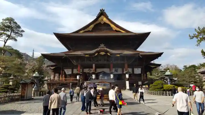 善光寺の本殿・本堂