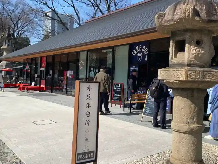 靖國神社の{uncategorized: "未分類", other: "その他", undefined: "問題あり", building: "その他建物", grave: "お墓", sacred_gate: "鳥居", guardian: "狛犬", statue: "像", buddha: "仏像", history: "歴史", nature: "自然", garden: "庭園", animal: "動物", pagoda: "塔", temizu: "手水舎", mountain_gate: "山門・神門", sanctuary: "本殿・本堂", subordinate: "末社・摂社", art: "芸術", scenery: "景色", jizo: "地蔵", ema: "絵馬", goshuin: "御朱印", omikuji: "おみくじ", items: "授与品その他", amulet: "お守り", goshuincho: "御朱印帳", eats: "食事", festival: "お祭り", votive_dance: "神楽", shichigosan: "七五三参", wedding: "結婚式", experience: "体験その他", initially: "初詣", around: "周辺", anti_infection: "感染症対策"}